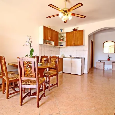 Veselka, 3*