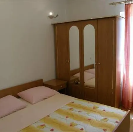 Veselka, Гостевой дом Лумбарда